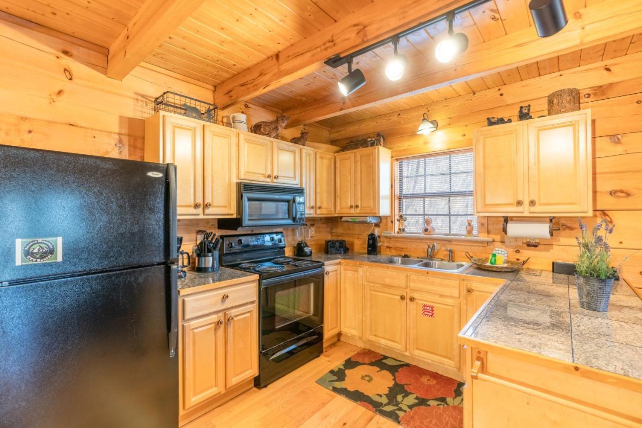 Moonshine Ridge Cabin With Hot Tub And Fire Pit Pigeon Forge Exterior foto