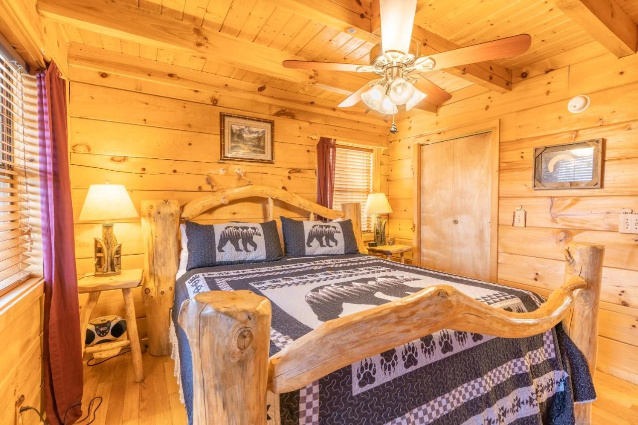 Moonshine Ridge Cabin With Hot Tub And Fire Pit Pigeon Forge Exterior foto